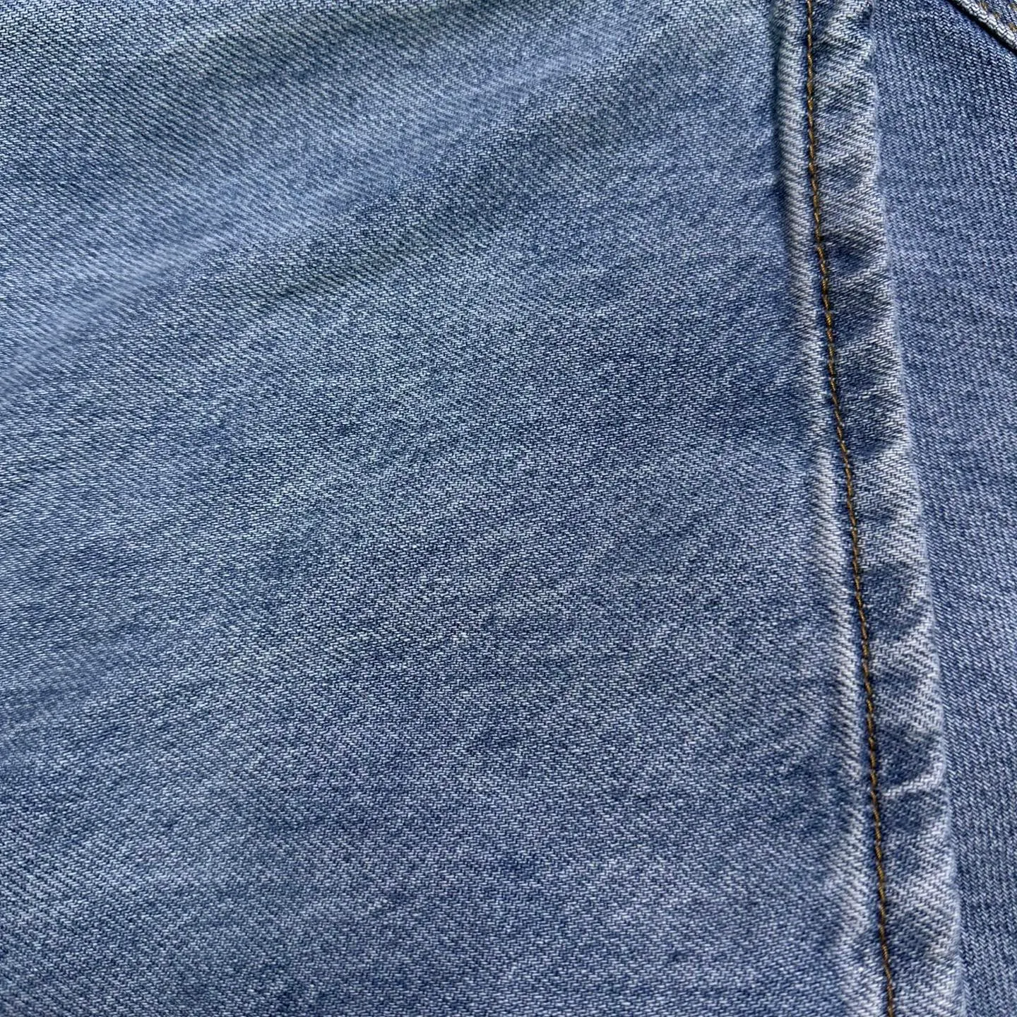 P250 GALLERY DEPT. 2025 New Light Blue Simple Washed and Distressed Couple Style Loose Straight Jeans 🔥High version🔥High version🔥 Top ceiling quality Styles with different washed textures are very friendly to people with thin legs and thick legs. The straight and loose version is very flattering. Moderate length that never goes out of style, easy to match with casually, basic styling for various styles, a must-have in the wardrobe! The fabric is stiff but also makes the upper body soft without losing texture. The washing process is even more perfect. It is a must-have item for everyone! ! ! Washed wheat, hang tag, pants label, complete with three labels Color: light blue Size: 28, 30, 32, 34, 36 (five sizes)